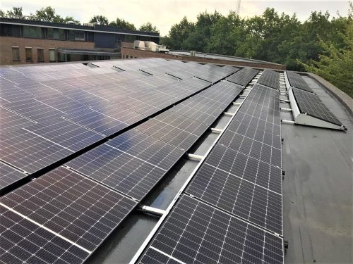 Zonnepanelen Tandartsenpraktijk Oranjebuurt Assen zijkant